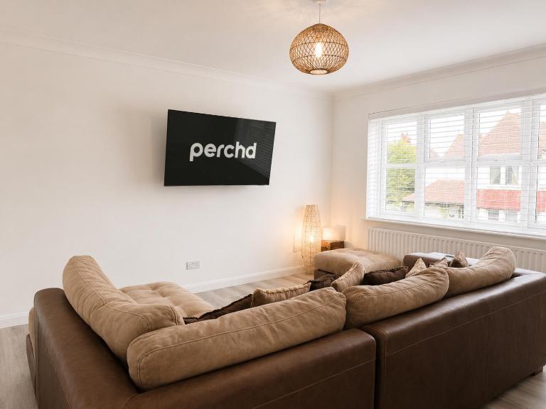 125 Albany Drive Modern 2BR Flat & Parking - B&B Greenhill