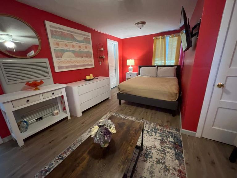 Cozy Studio Near VSU, SGMC & Moody AFB - B&B Valdosta