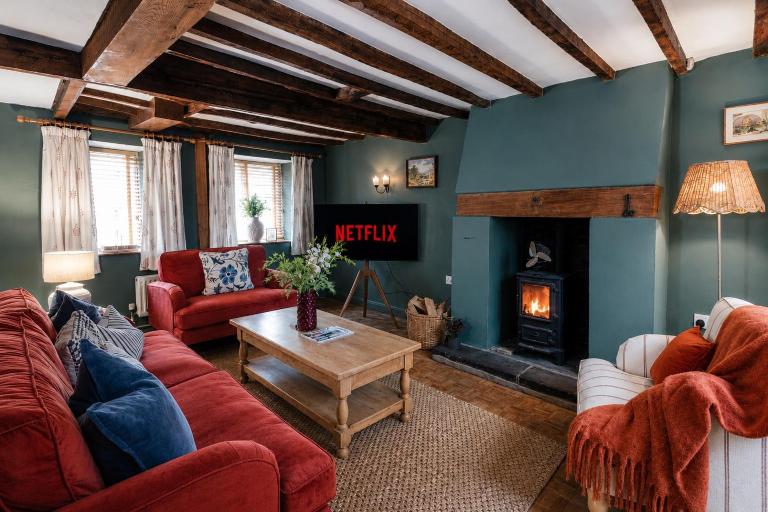 Cosy Cotswolds Cottage with Log Burner, Private Garden, Free Parking, WIFI, near Soho Farmhouse perfect for Families and Business Stays - Ferienwohnung Bloxham