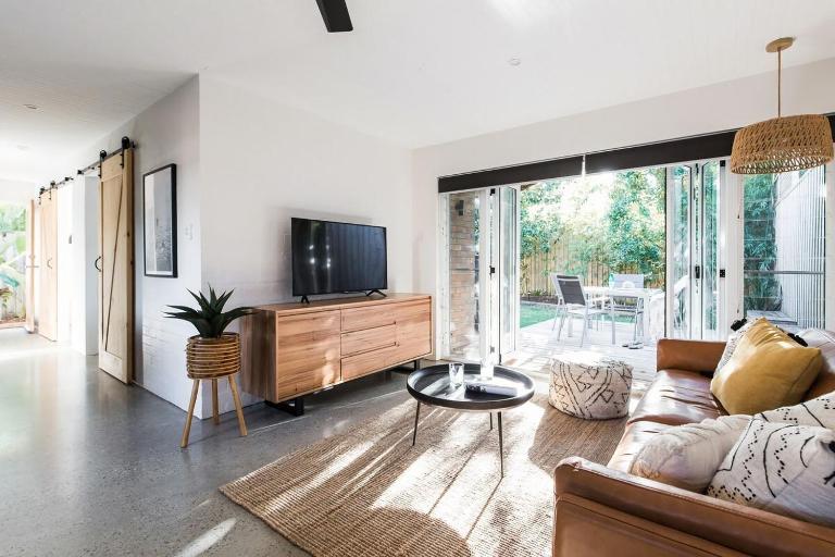 The Sunshine Bungalow Beautiful Noosa Home - Chambres d'hôtes Sunshine Beach
