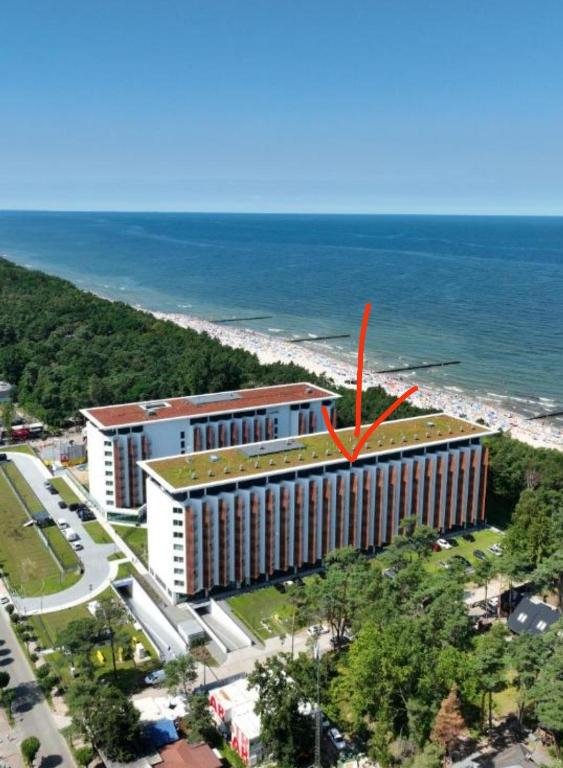 Pinea 125 nad SAMYM morzem, baseny, spa, sauny, parking, dwa balkony - B&B Pobierowo