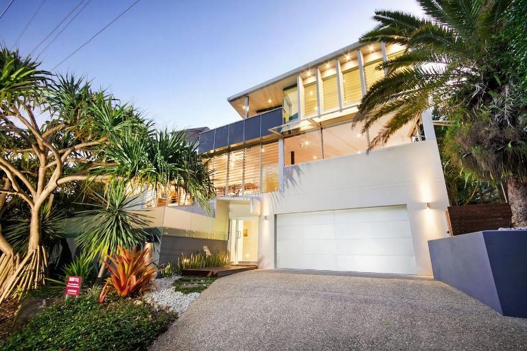 The Boat House Luxury Beachside with Heated pool - B&B Sunshine Beach