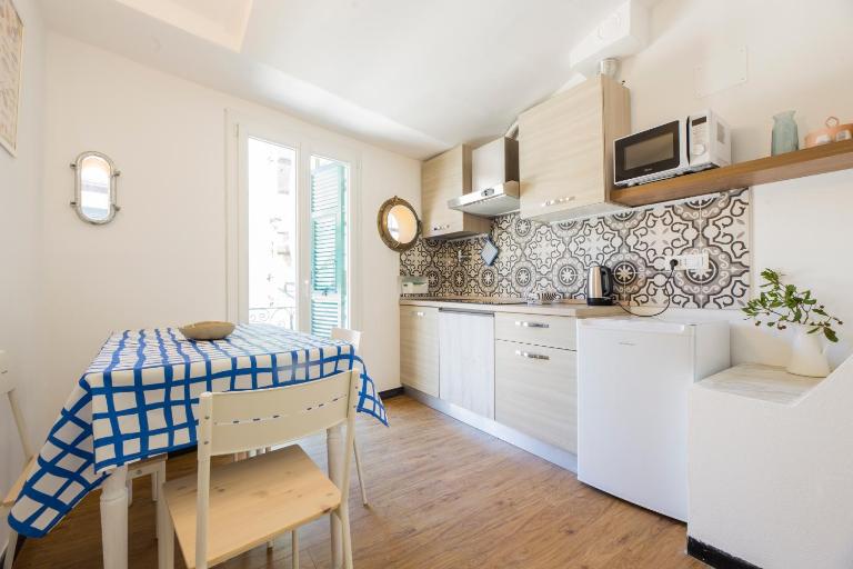 JOIVY Brand New 1-Bedroom Flat with Balcony next to the Bay of Silence - Bed and Breakfast Sestri Levante