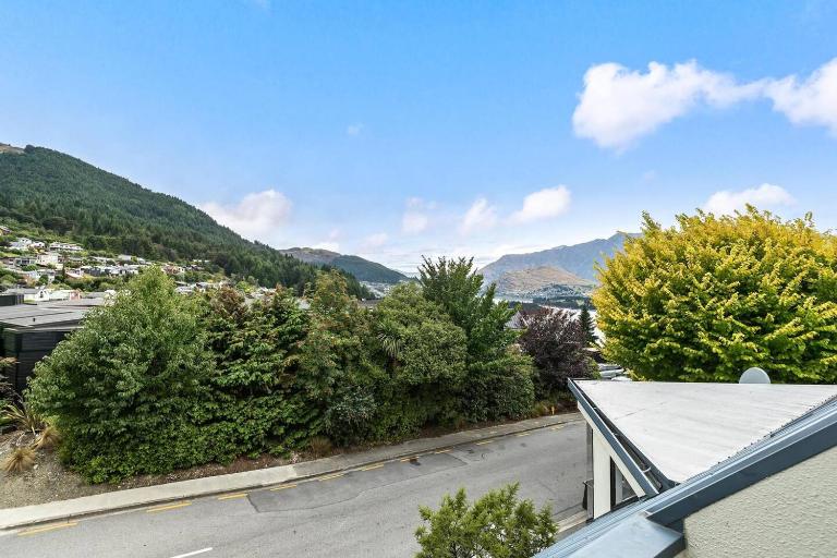 Sarahs Scenic Stay Mountain Lake Views - B&B Queenstown