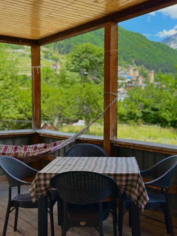 Vakos Guest House - Chambres d'hôtes Mestia