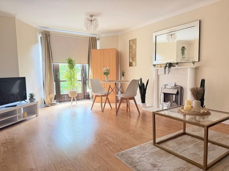 Spacious 1 BR Flat In Edinburgh City Centre - B&B Edinburgh