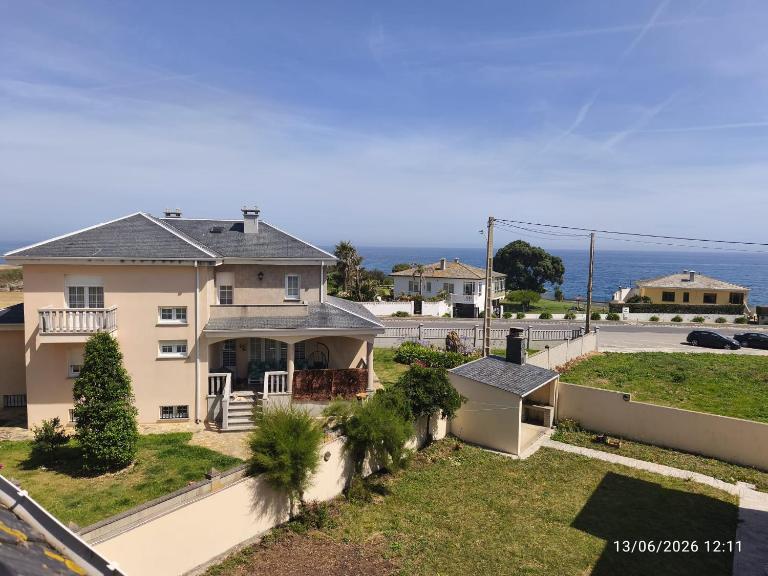 ADOSADO Avda BREOGAN 71 - B&B Foz
