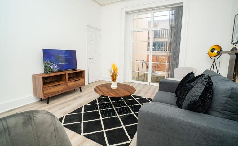 Stylish Flat with Terrace in Cheltenham Centre - Ferienwohnung Cheltenham
