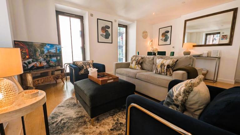 Westminster Luxury Two Bed Two Bath with Air-Con - B&B London