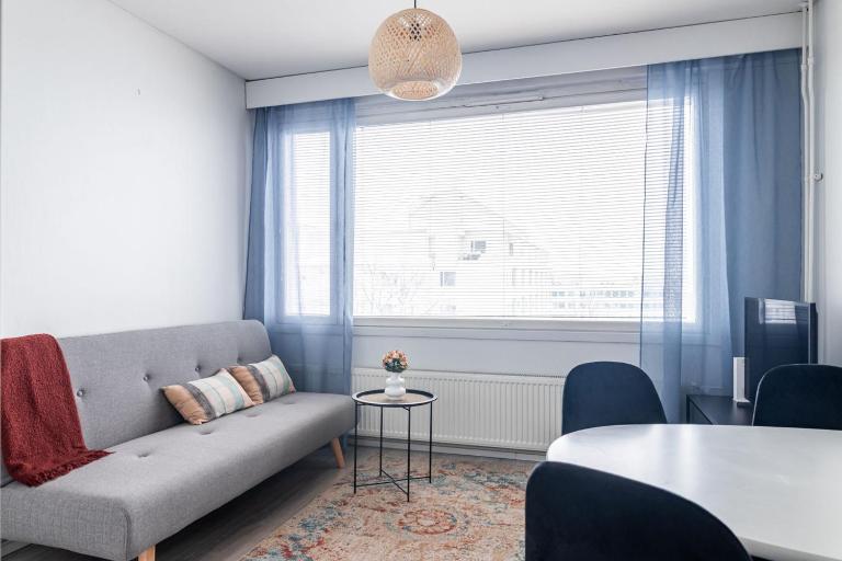 1BR Apartments next to Railway Station, Free Parking, Balcony - Chambres d'hôtes Lahti