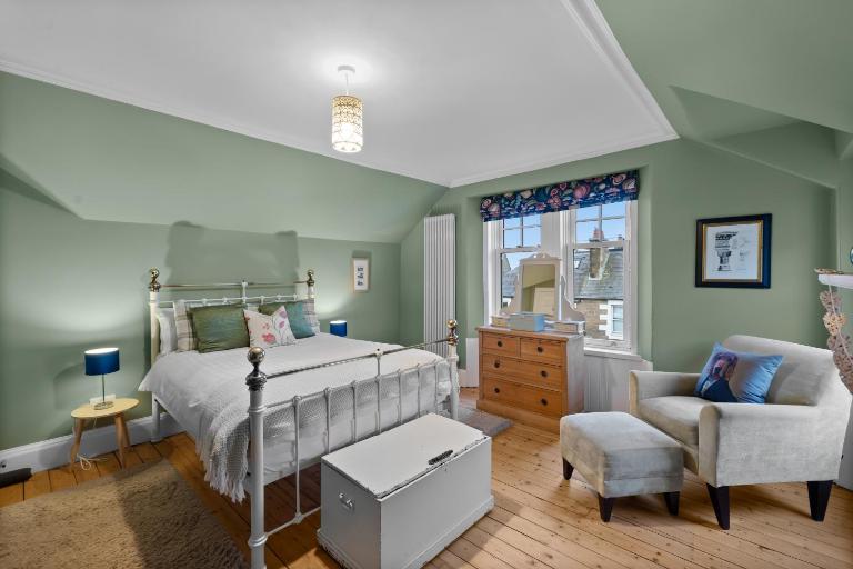 Hermitage Suite - Stylish Shared Accommodation - B&B Dundee