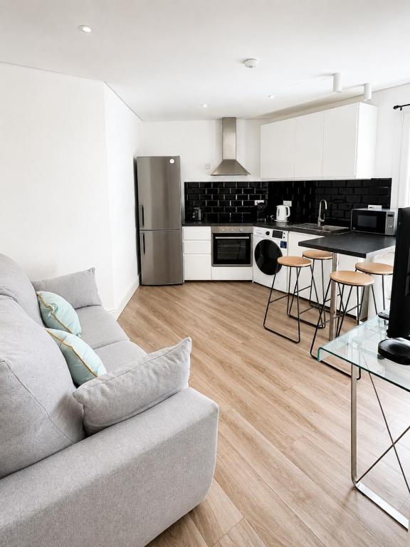 Grand Central House - Classic Two Bedroom - GibraltarStay Apartments - Bed and Breakfast Gibraltar