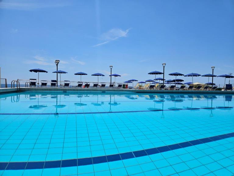 Casa Caribe - Piscina, Spiaggia e Parcheggio inclusi! GRATIS - B&B Sanremo