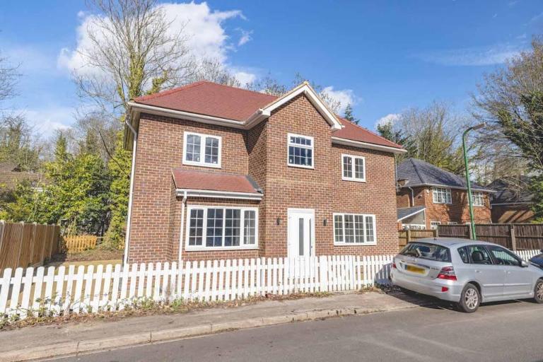 House in Wooburn Moor with River view - Bed and Breakfast Loudwater