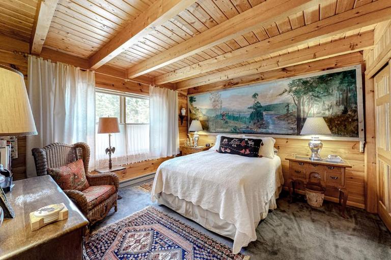 Waterfront Home on Moose River with Firepit, Porch, Pool Table, Great River View - B&B Rockwood
