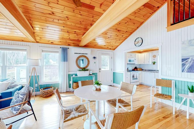 Dazzling ocean-view house with fireplace, deck, firepit, central AC, & W/D - Ferienwohnung Tenants Harbor