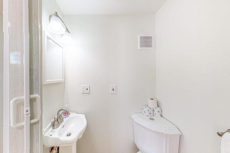 Two separate dog-friendly homes with water views - Ferienwohnung Boothbay Harbor