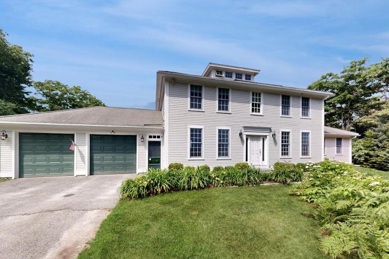 Expansive Modern Home w/ Ocean View, Gorgeous Garden & Dog-friendly - Bed and Breakfast East Boothbay