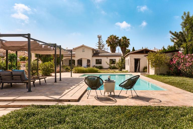 Garden House in Alicante with Infinity Pool - by Welcomely - B&B Benimagrell