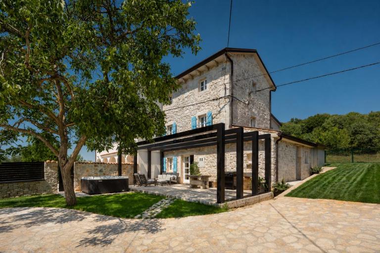 Villa Brisa - 3 En-Suite Bedrooms and Private Jacuzzi - B&B Poreč