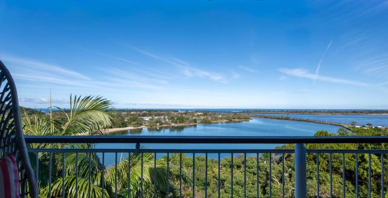 Lazy Days Penthouse - Opposite Shaws Bay - 180 Waterfront Views - B&B East Ballina