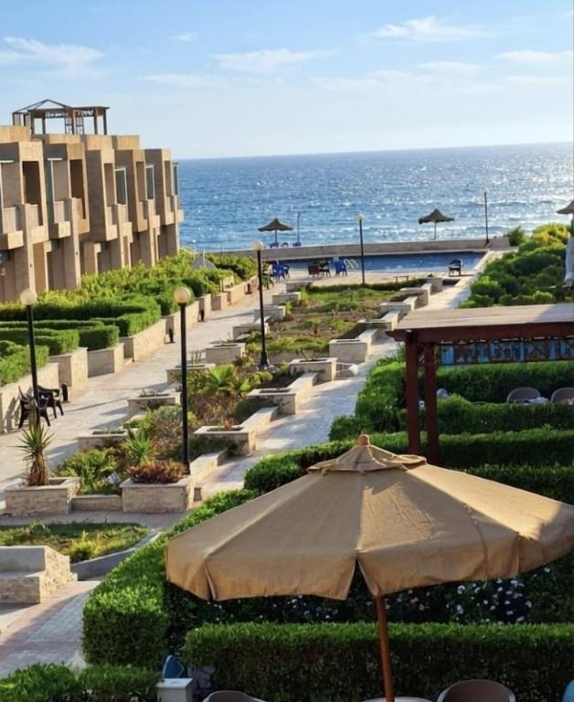 شاليه غرفتين اول مكيف بقرية كورنادو مارينا السخنه فيو جاردن و بسين وبحر للعائلات او جروب بنات فقط - Chambres d'hôtes Al ‘Ayn as Sukhnah