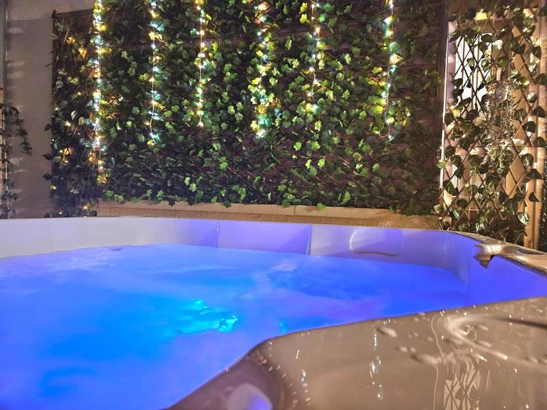 Heated Jacuzzi & Luxury Garden Retreat Larnaca - Bed and Breakfast Larnaca