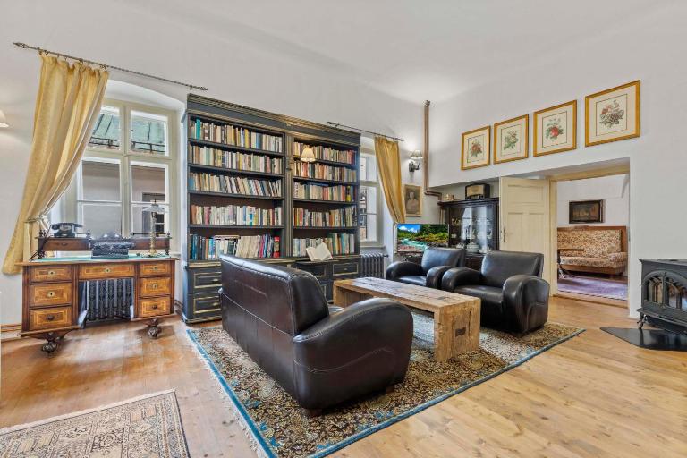 Apartmán vo Vile s krásnou záhradou - B&B Banská Štiavnica
