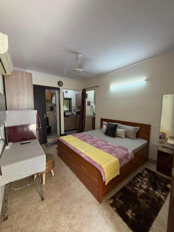 Balcony Studio near Max Hospital & Select Citywalk - Chambres d'hôtes New Delhi