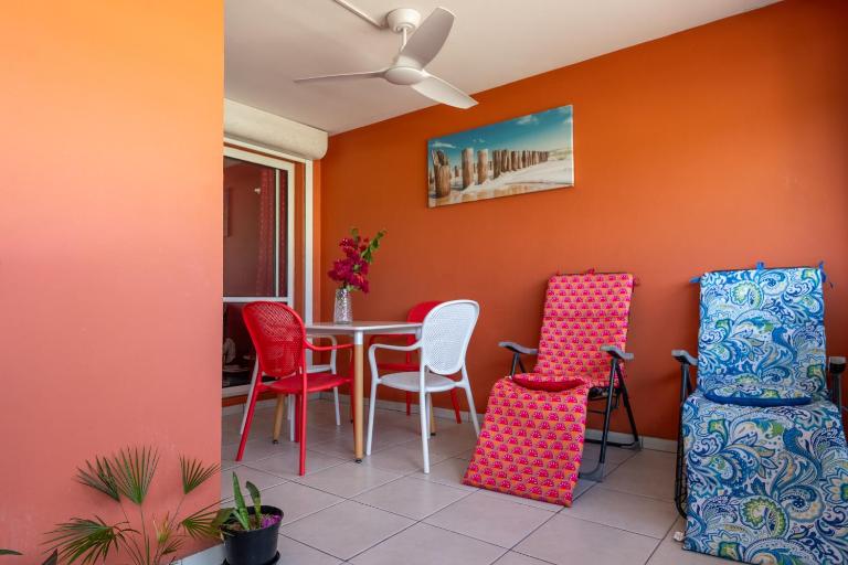 T2 XXL- Tout confort, Entièrement Climatisé, Grand balcon privatif - Plages & Centre ville, à pied - B&B Le Gosier