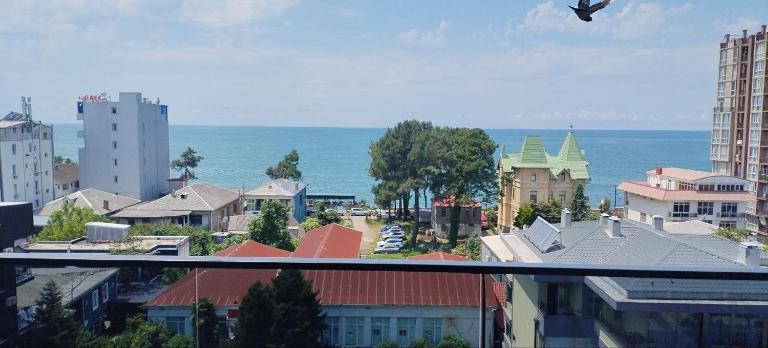 Квартира 1и1 с большим балконом на море - B&B Kobuleti