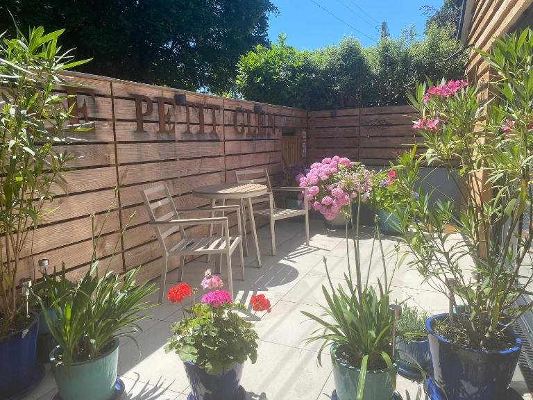 Le Petit Glen in Uplyme, situated on the river lym footpath into Lyme Regis - B&B Uplyme
