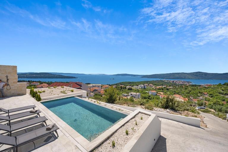 Luxury Imperial Sea Horizon Villa - B&B Seget Vranjica