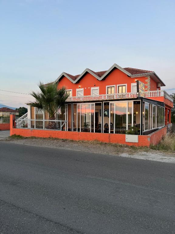 Zefi Grill House - B&B Lezhë