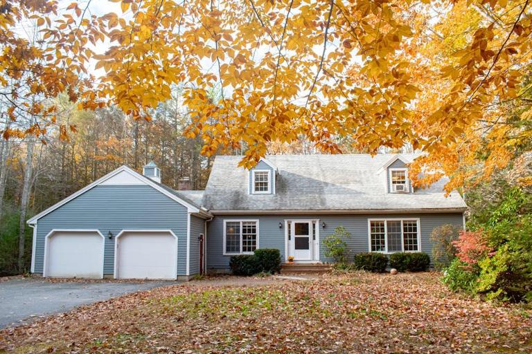Woodland home with screened porch, 2 living rooms - near historic waterfront - B&B Bath