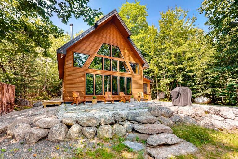 The Cabin on 32 wooded acres - tranquil new-build with sauna & forested views - B&B Franklin
