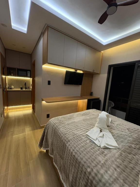 Suite Conceito Reformada com Cozinha Planejada, Iluminacao Cenica e Piscina Resort em Serra Negra - Chambres d'hôtes Serra Negra