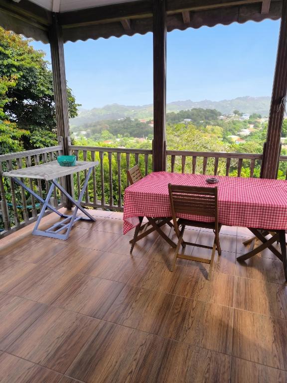 Studio moderne avec terrasse à Le Robert 60 m² - B&B Le Robert