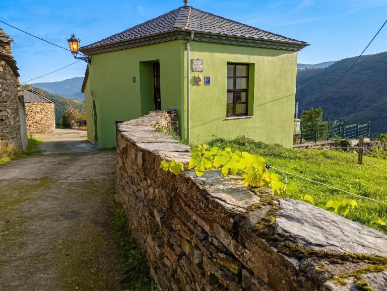 Cozy house in Grandas de Salime with mountain view - Bed and Breakfast Grandas de Salime