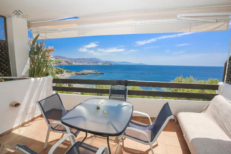 Sea View Haven with Pool & Magical Sunrises - B&B La Herradura