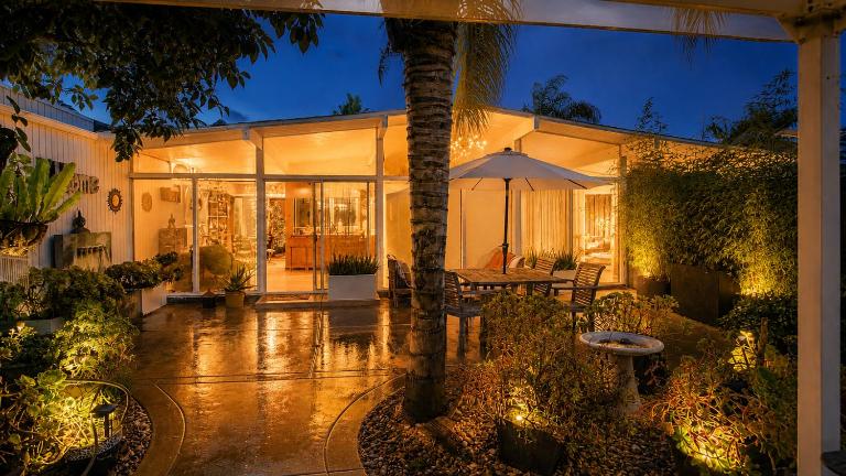 Midcentury Modern Home near Beach! Sleeps 6! LOOK and BOOK! - B&B Oceanside