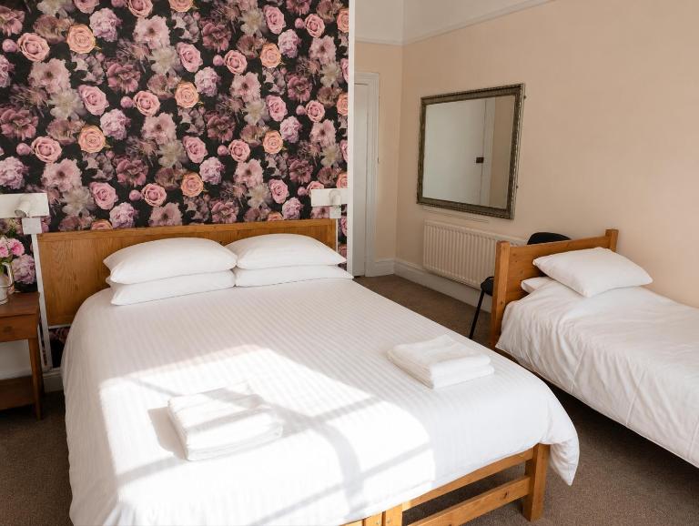 Dolphins Hotel - Bed and Breakfast Bournemouth