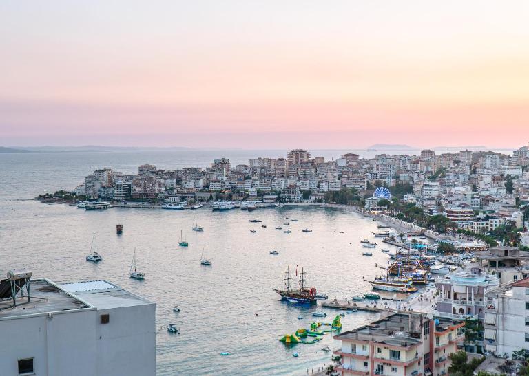 Jula Sea View Apartments - Chambres d'hôtes Saranda
