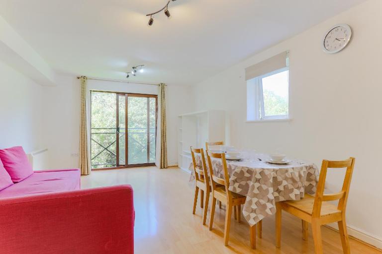 2 bedroom with ensuite shower room host 6 people 6 - B&B South Ockendon