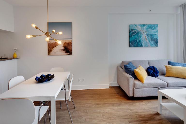 Elegant 2BR Downtown - Best Location - Bed and Breakfast Vancouver
