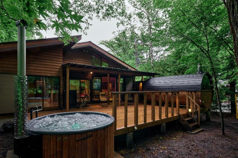 Villa Noël Kitakaruizawa Forest, Sauna & Open Air Wood Jacuzzi - B&B Saikubo