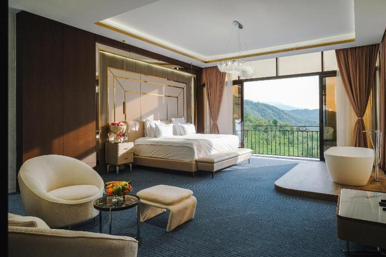 Mountain Breeze Villas - B&B Almaty