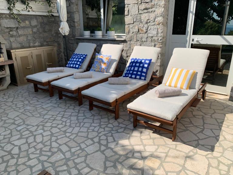 Deluxe apartment Dora with a private covered parking see view - B&B Fiume