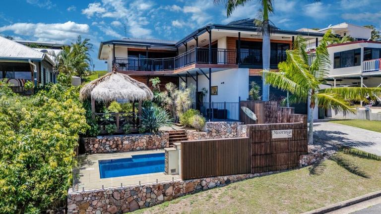 Moorings 1770 - Luxury Couples Retreat with Ocean Views - Bed and Breakfast Seventeen Seventy