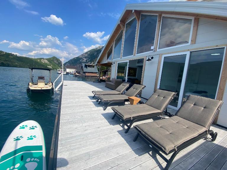 Viridian Three Boathouse Unique, PERUCAC - Ferienwohnung Perućac